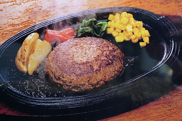 大排長龍的牛排、漢堡店-- ミート矢澤