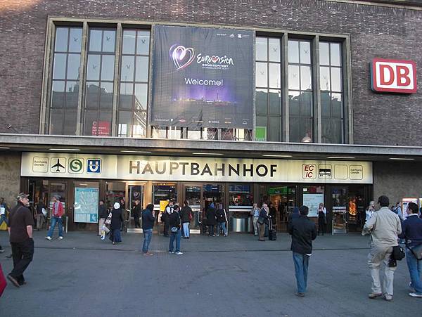 杜塞道夫中央火車站大門.jpg