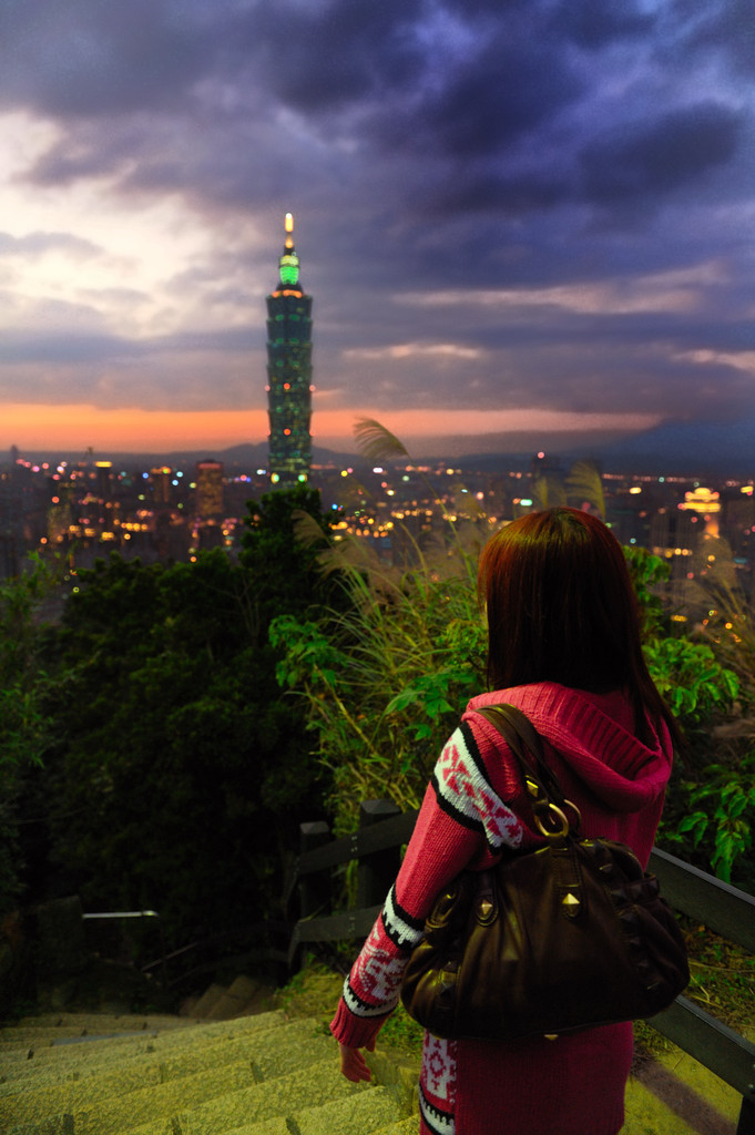 舒舒台北夜幕低垂