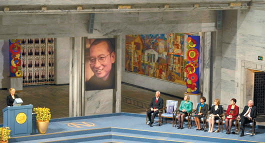 劉曉波是大陸最具代表性的公共知識分子。圖為諾貝爾和平獎頒獎典禮,空位是留給人在獄中未能出席領獎的得主劉曉波。 (法新社資料照片).jpg 劉曉波是大陸最具代表性的公共知識分子。圖為諾貝爾和平獎頒獎典禮,空位是留給人在獄中未能出席領獎的得主劉曉波。 (法新社資料照片).jpg