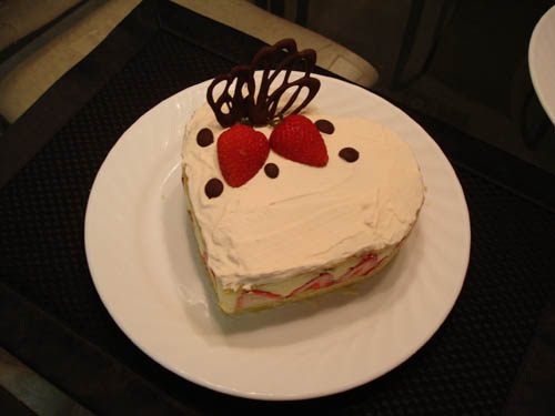 cake-white2.jpg cake-white2.jpg