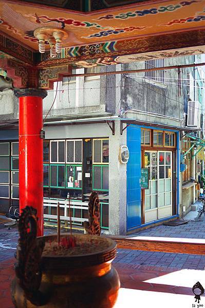 廟宇前的甘單咖啡