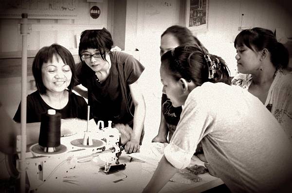 台東部落縫製中 台東部落縫製中