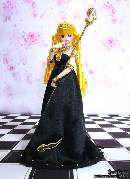 Golden Blingg (2).jpg