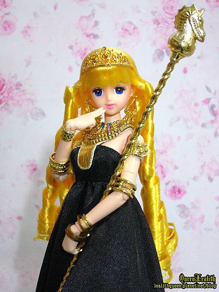 Golden Blingg (3).jpg