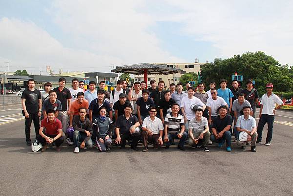 高速駕訓班 小揚教練 大型重型機車. 台中原車原地考照