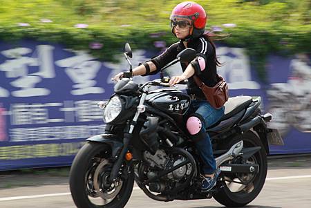 台中大型重型機車 原車原地考照 129期考照追焦攝影 台中大型重型機車 原車原地考照 129期考照追焦攝影