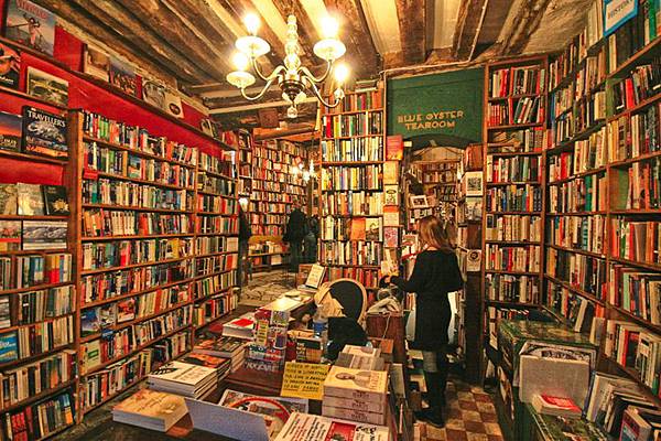 inside-shakespeare-and-co inside-shakespeare-and-co
