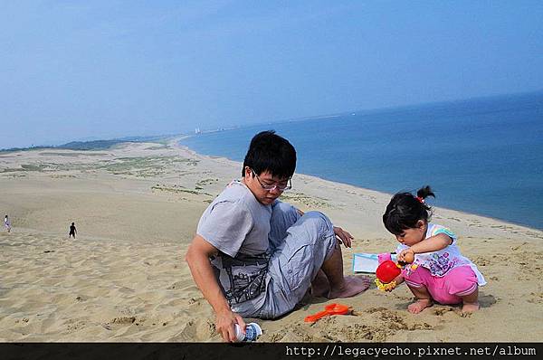 25想在沙丘留下記號的亮亮.jpg 25想在沙丘留下記號的亮亮.jpg