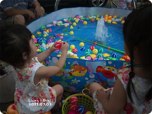 有很心酸嗎?姊姊釣到,妹妹取下!