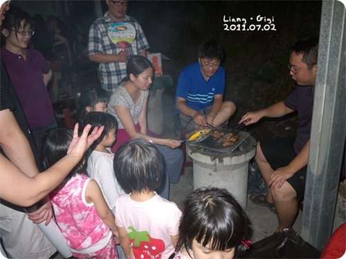 Tina買了爆米花,這取悅小孩的方法真是高招!大家都好期待出爐 Tina買了爆米花,這取悅小孩的方法真是高招!大家都好期待出爐