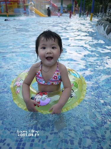 超愛妍妍的泳圈