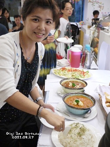 聽說主人家沒動手大家都不敢動... 聽說主人家沒動手大家都不敢動...