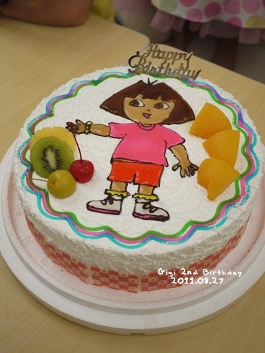 很臨時的朵拉蛋糕,哈哈哈哈 好單薄