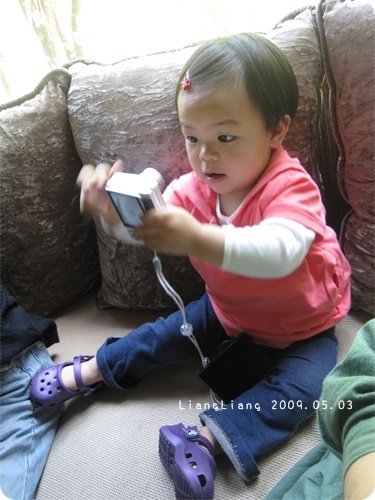 咦...這樣可以嗎?這坐姿有沒有淑女一點?