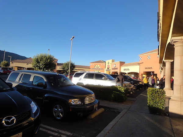 COACH店外，拍迷你一角