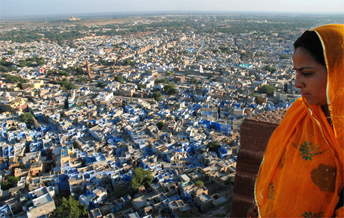 lady_orange_saree_jodhpur.jpg