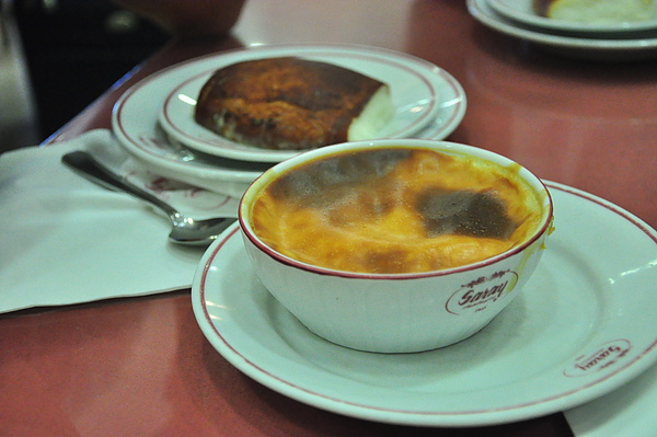 有名的Saray烤布丁跟很像麻糬的甜點