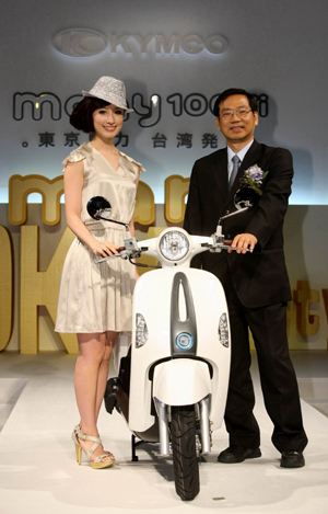 田中千繪與副總柯俊斌宣告MANY 100 Fi正式發動.