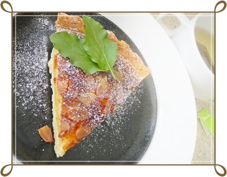 almondpie.JPG almondpie.JPG