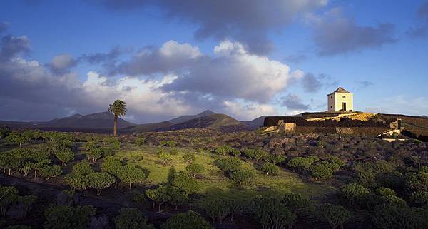 Canary Island山丘上的穀倉.bmp Canary Island山丘上的穀倉.bmp