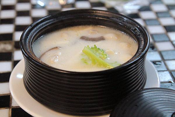 蒜奶魚湯 蒜奶魚湯