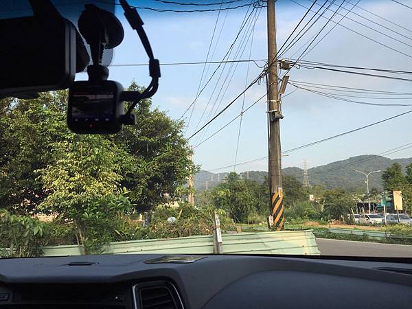 前檔GE-55 從車內往車外拍 相當清晰