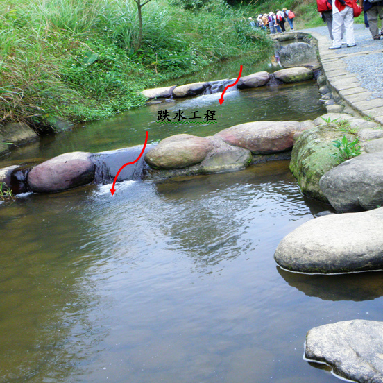 05-11跌水1.bmp