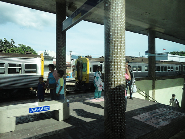 在玉里站遇見光華號列車(2)
