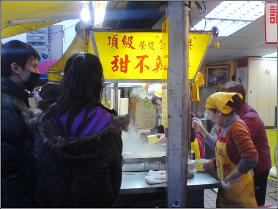 人超多的甜不辣.JPG 人超多的甜不辣.JPG