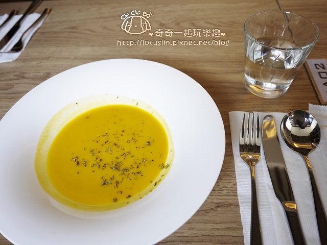 台南 L+B coffee 綠色咖啡館 老屋全日早午餐Brunch 愛心鬆餅下午茶 超時空明信片與未來有約 藝文展覽空間 台南 L+B coffee 綠色咖啡館 老屋全日早午餐Brunch 愛心鬆餅下午茶 超時空明信片與未來有約 藝文展覽空間