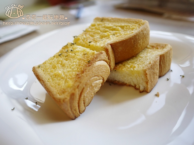 台南 L+B coffee 綠色咖啡館 老屋全日早午餐Brunch 愛心鬆餅下午茶 超時空明信片與未來有約 藝文展覽空間 台南 L+B coffee 綠色咖啡館 老屋全日早午餐Brunch 愛心鬆餅下午茶 超時空明信片與未來有約 藝文展覽空間