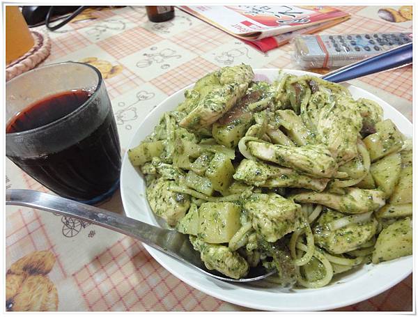 青醬雞肉義大利麵02.JPG 青醬雞肉義大利麵02.JPG