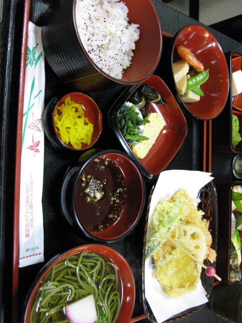 *08 / 05 / 13 京都。恐怖的烤麻雀 + 茶鄉料理