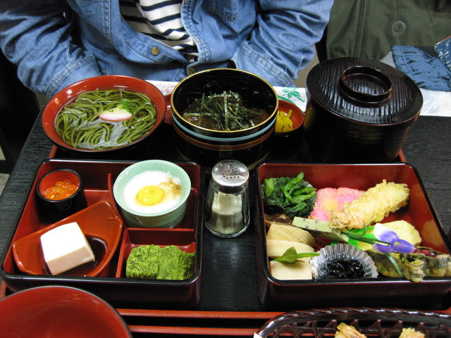 *08 / 05 / 13 京都。恐怖的烤麻雀 + 茶鄉料理