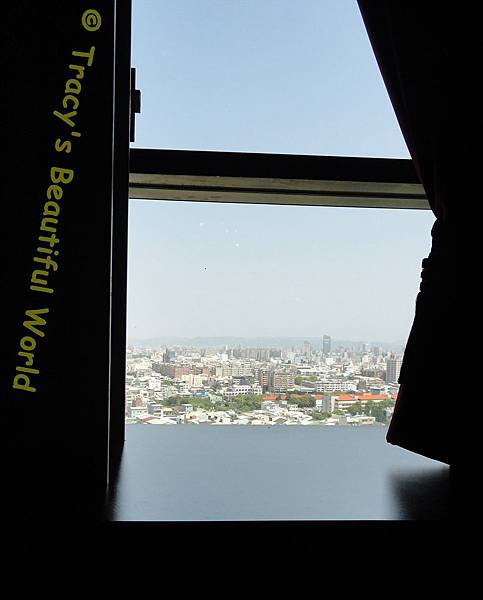 從用餐區看出去的台中市景