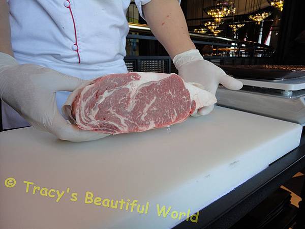 廚師介紹當日肋眼