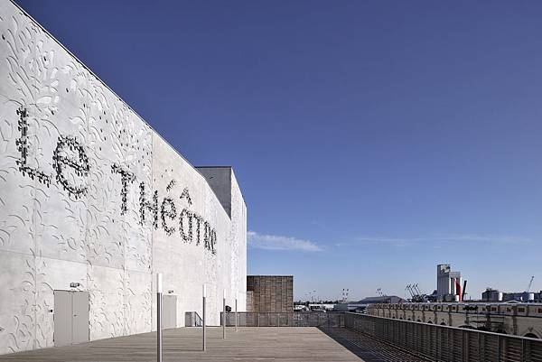 50b4c58eb3fc4b1634000034_saint-nazaire-theatre-k-architectures_zer_miara-5631w-1350 50b4c58eb3fc4b1634000034_saint-nazaire-theatre-k-architectures_zer_miara-5631w-1350