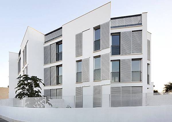 dezeen_14-Official-Proteccion-Housing-in-Ibiza-by-Castell-Pons-Arquitectes_ss_2.jpg dezeen_14-Official-Proteccion-Housing-in-Ibiza-by-Castell-Pons-Arquitectes_ss_2.jpg