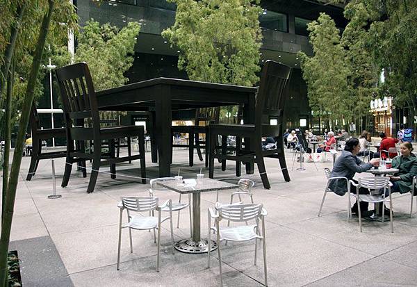 giants-furniture-Robert-Therrien-8.jpg giants-furniture-Robert-Therrien-8.jpg