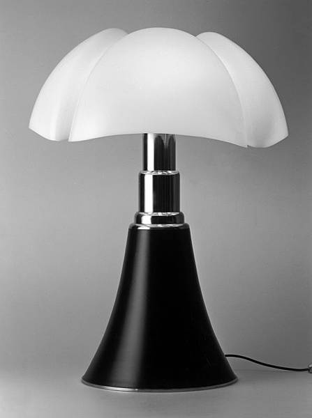 Gae Aulenti_1965_lampada Pipistrello-Martinelli_300.jpg Gae Aulenti_1965_lampada Pipistrello-Martinelli_300.jpg