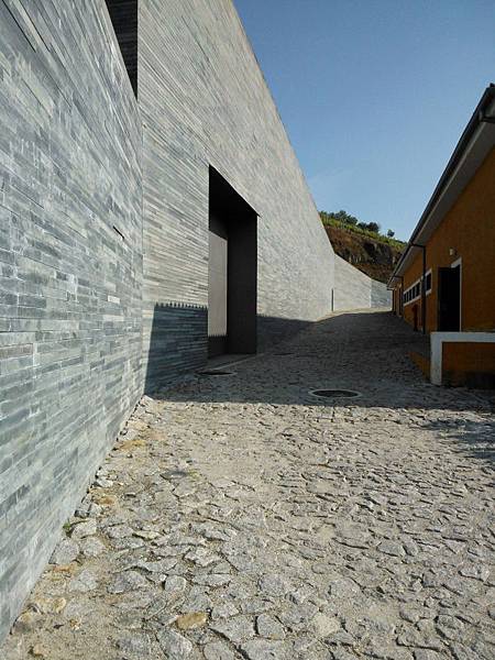 Cantina vinicola Quinta do Valado - Peso da Régua - FRANCISCO VIEIRA DE CAMPOS.jpg Cantina vinicola Quinta do Valado - Peso da Régua - FRANCISCO VIEIRA DE CAMPOS.jpg