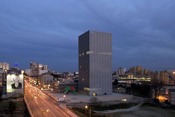 Edifici Burgo - Porto - EDUARDO SOUTO DE MOURA.jpg Edifici Burgo - Porto - EDUARDO SOUTO DE MOURA.jpg