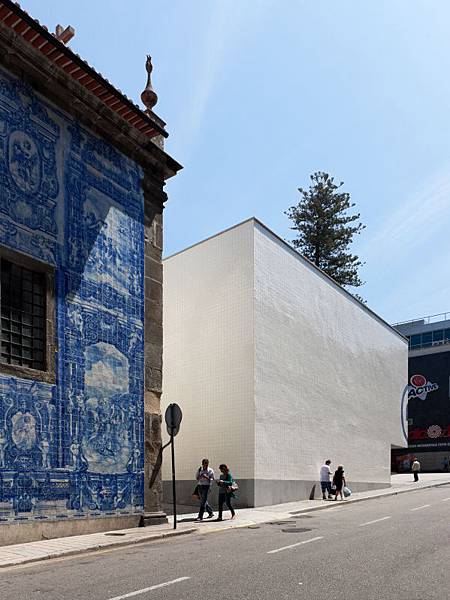 Stazione della metropolitana Casa da Música - Porto - EDUARDO SOUTO DE MOURA.jpg Stazione della metropolitana Casa da Música - Porto - EDUARDO SOUTO DE MOURA.jpg