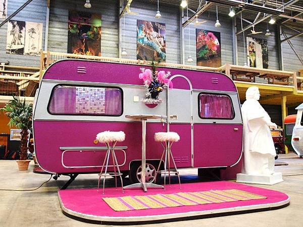 basecamp_dragqueen.JPG basecamp_dragqueen.JPG