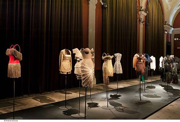 Azzedine-Alaia-Musee-Galliera.jpg Azzedine-Alaia-Musee-Galliera.jpg
