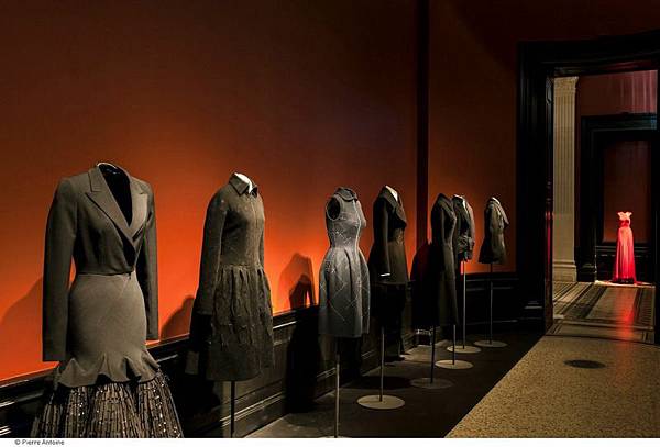 Azzedine-Alaia-Galleria.jpg Azzedine-Alaia-Galleria.jpg