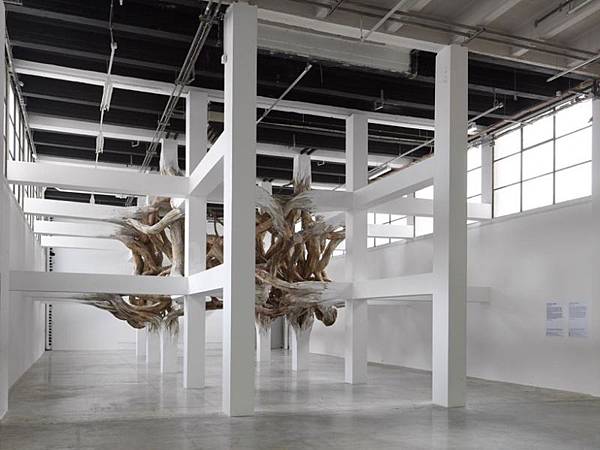 henrique-oliveira-baitogogo-designboom-02.jpg henrique-oliveira-baitogogo-designboom-02.jpg