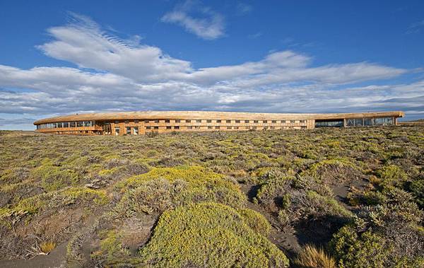 Tierra Patagonia exterior frontis di_a(foto_grafa Pi_a Vergara) copia.jpg Tierra Patagonia exterior frontis di_a(foto_grafa Pi_a Vergara) copia.jpg