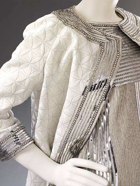 Evening_dress_of_embroidered_net_and_matelasse_coat_detail_designed_by_Mila_Sch繹n_1966.jpg Evening_dress_of_embroidered_net_and_matelasse_coat_detail_designed_by_Mila_Sch繹n_1966.jpg